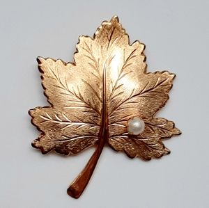 Sarah Coventry Vintage Leaf Brooch